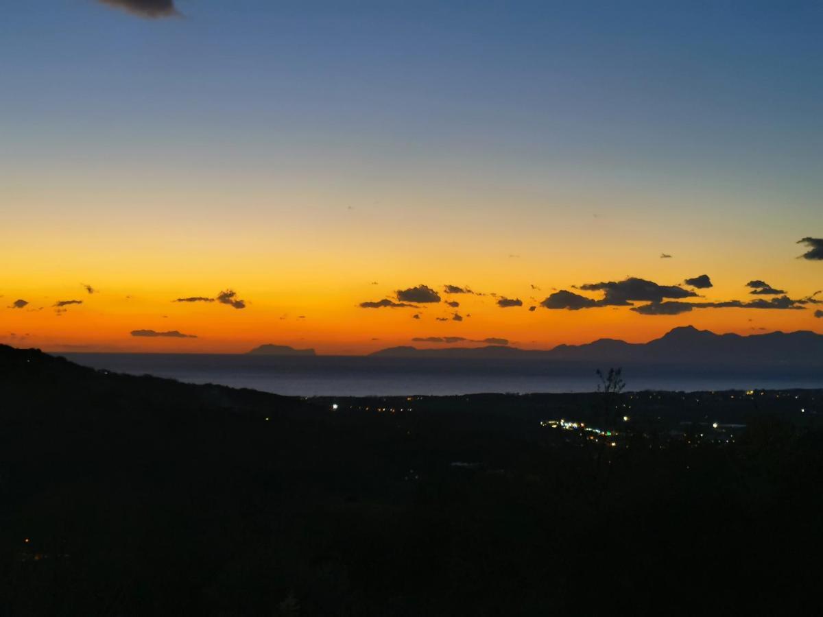 Il Mandorlo Fiorito Bed And Breakfast Ogliastro Cilento Exterior photo